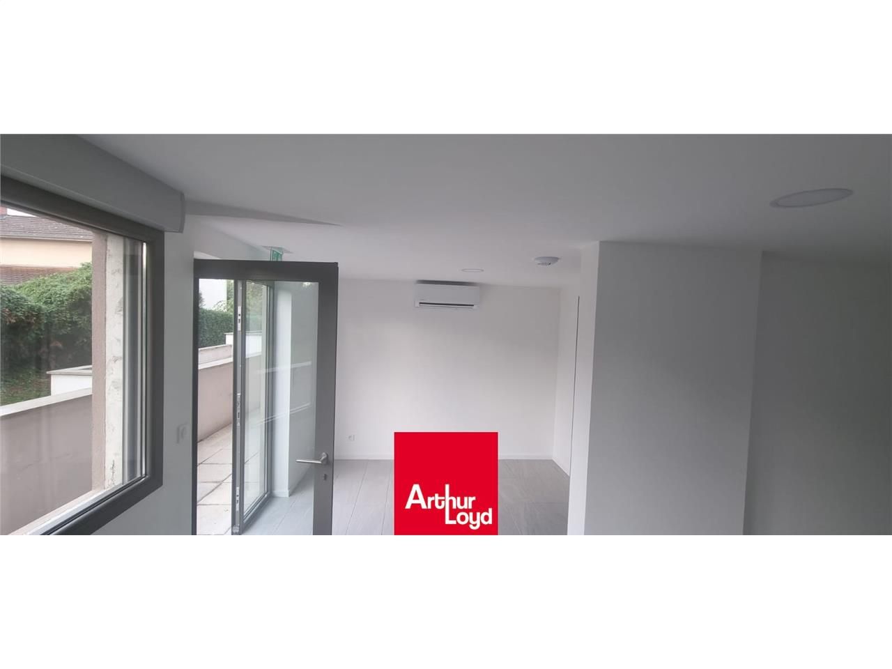 LOCAL COMMERCIAL A LOUER | JASSANS RIOTTIER  Votr