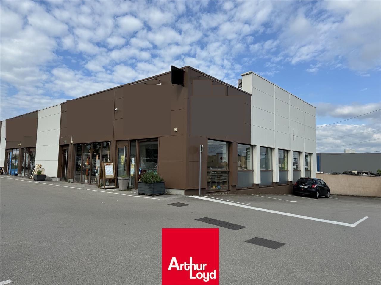 LOCAUX COMMERCIAUX A VENDRE A INVESTISSEUR | LISS