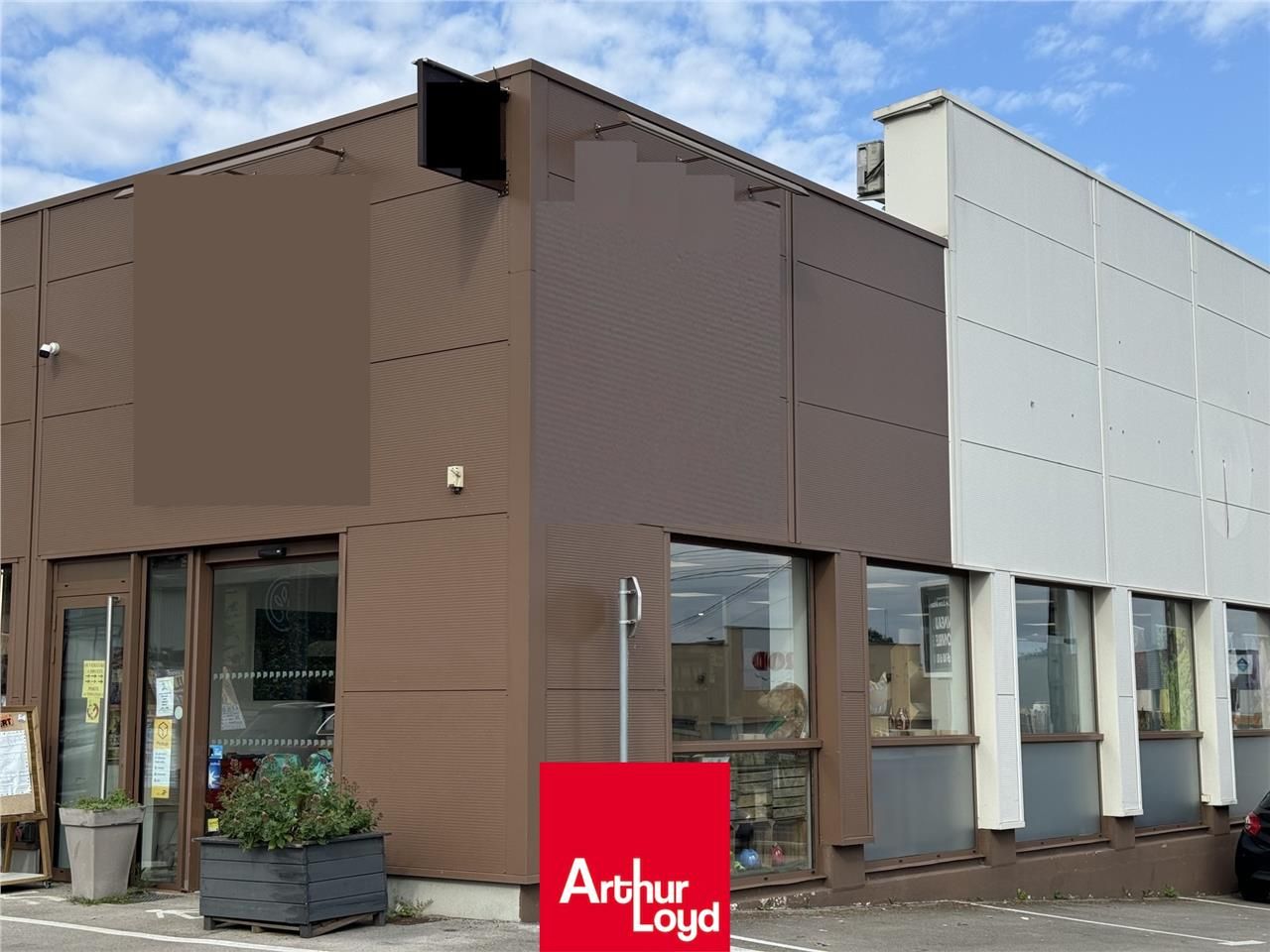 LOCAUX COMMERCIAUX A VENDRE A INVESTISSEUR | LISS