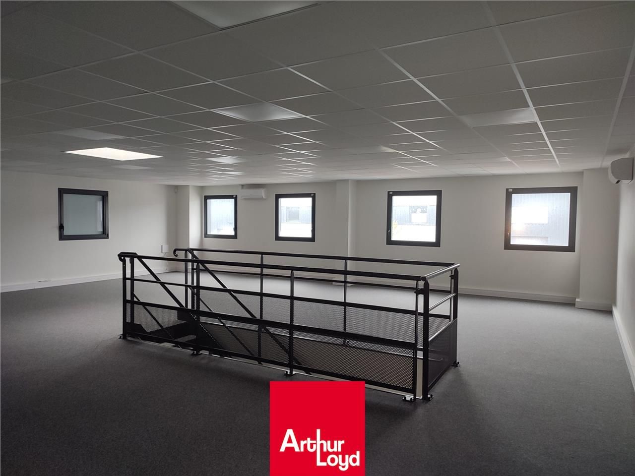 A LOUER - LOCAL D'ACTIVITE - GENAY A PROXIMITÉ