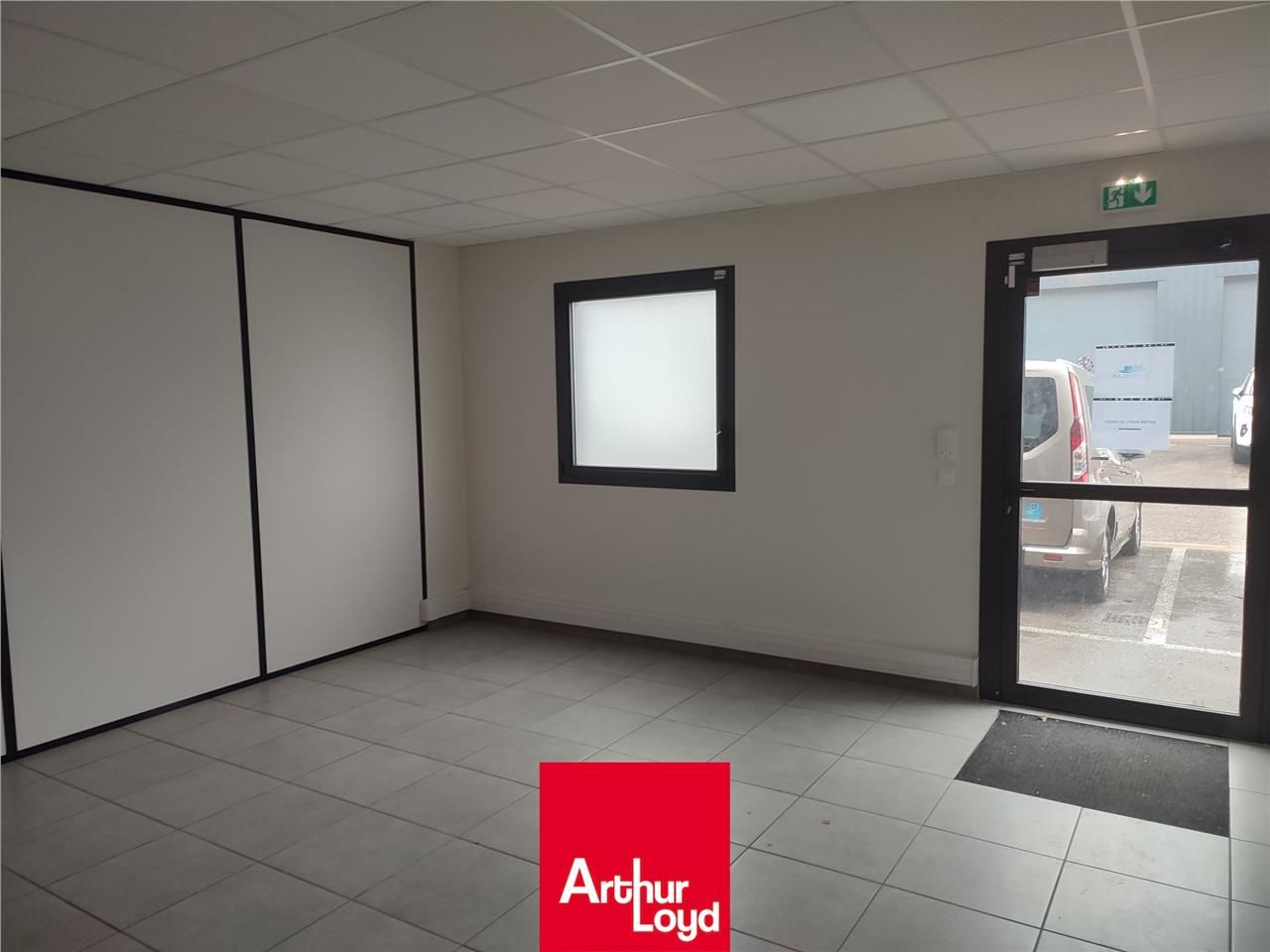 A LOUER - LOCAL D'ACTIVITE - GENAY A PROXIMITÉ