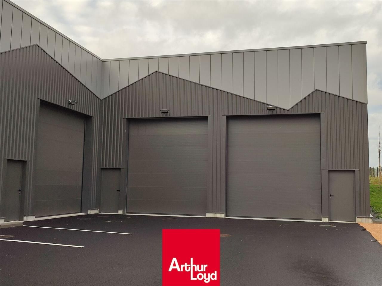 LOCAL D'ACTIVITE A VENDRE / SAINT-ETIENNE -LA-VAR