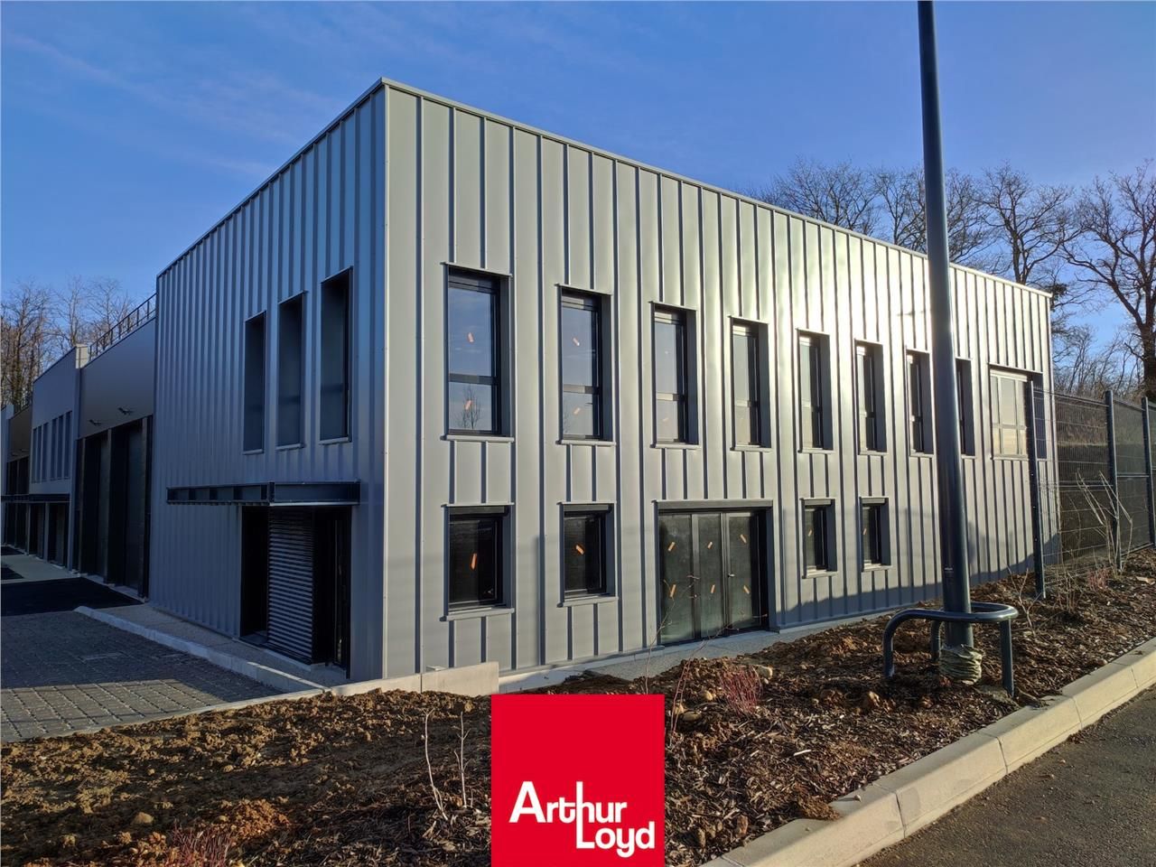 LOCAUX D'ACTIVITÉ À VENDRE | MIONNAY (01390)  Vot