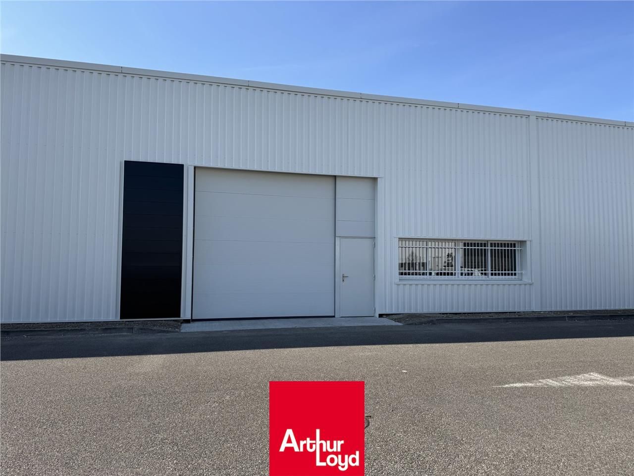 A LOUER - LOCAUX D'ACTIVITÉS - 990 m2  Arthur Loy