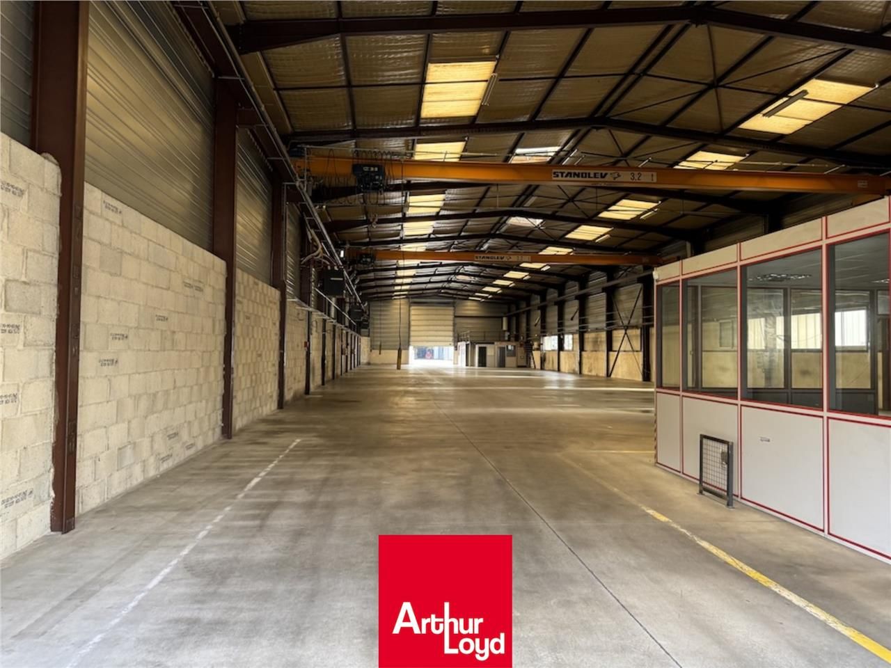 À LOUER : Bâtiment de 1 177 m² disponible immédia