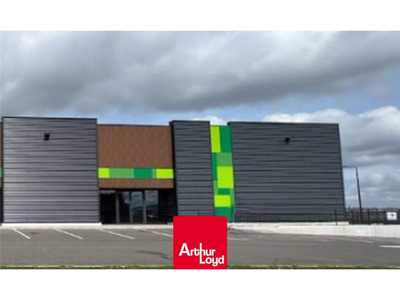 A LOUER - LOCAL COMMERCIAL / SHOWROOM de 381 m² à