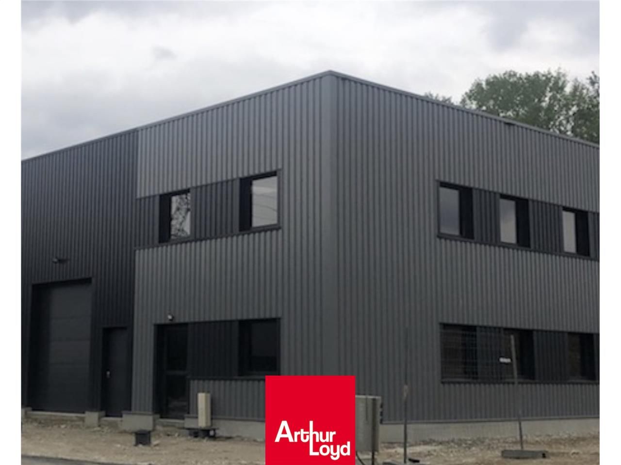 Local d'activité | A LOUER | Lyon Nord  Locaux d'