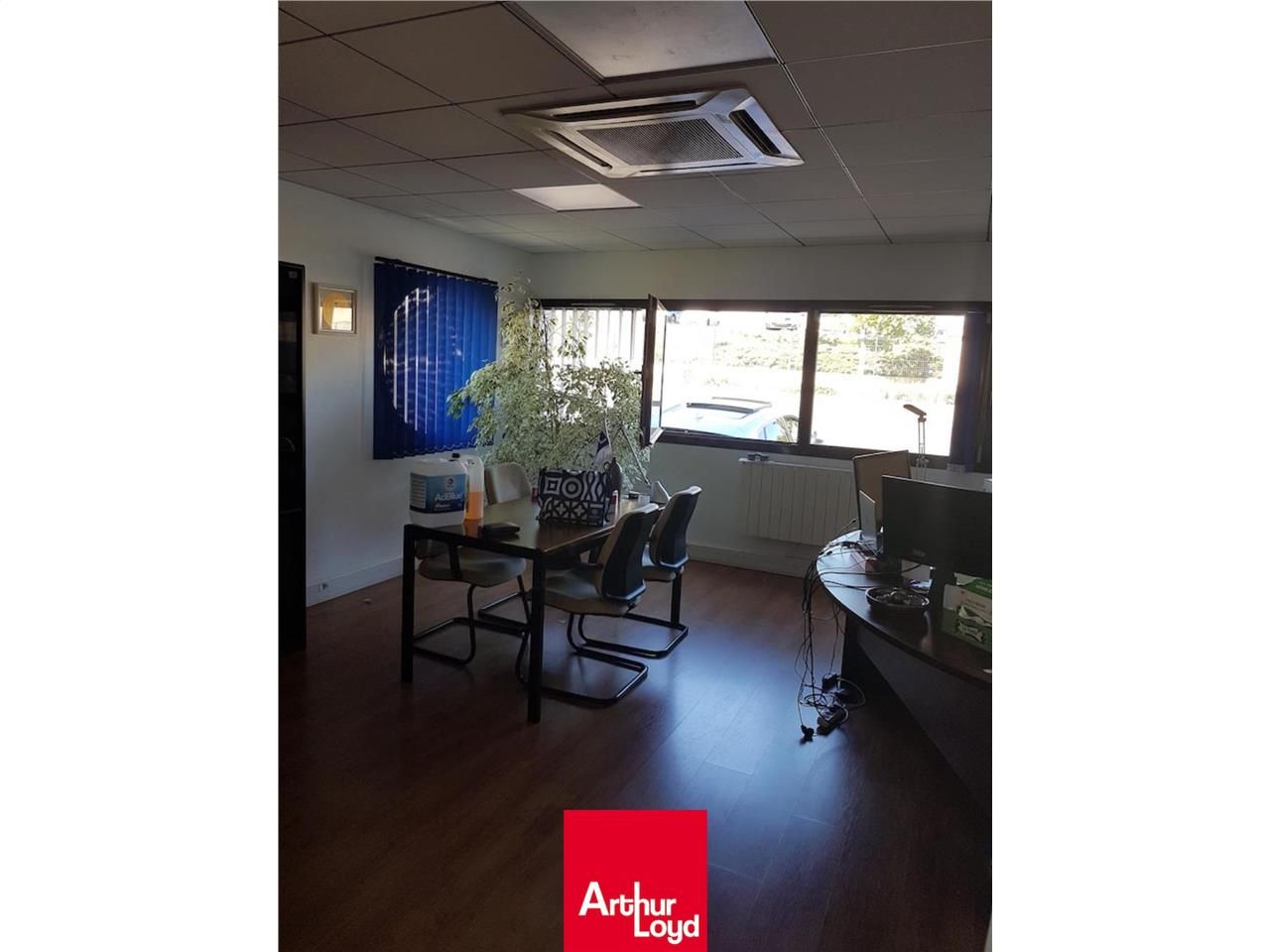 A VENDRE À INVESTISSEUR : Bureaux de 237 m2 | VIL