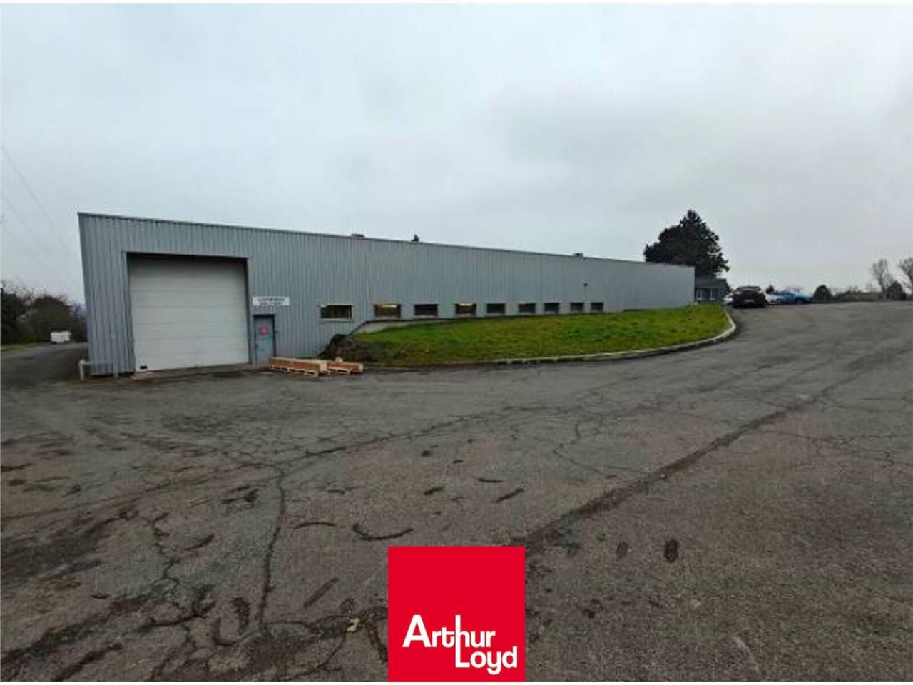A vendre, locaux d'activité de 1 272 m² sur terra