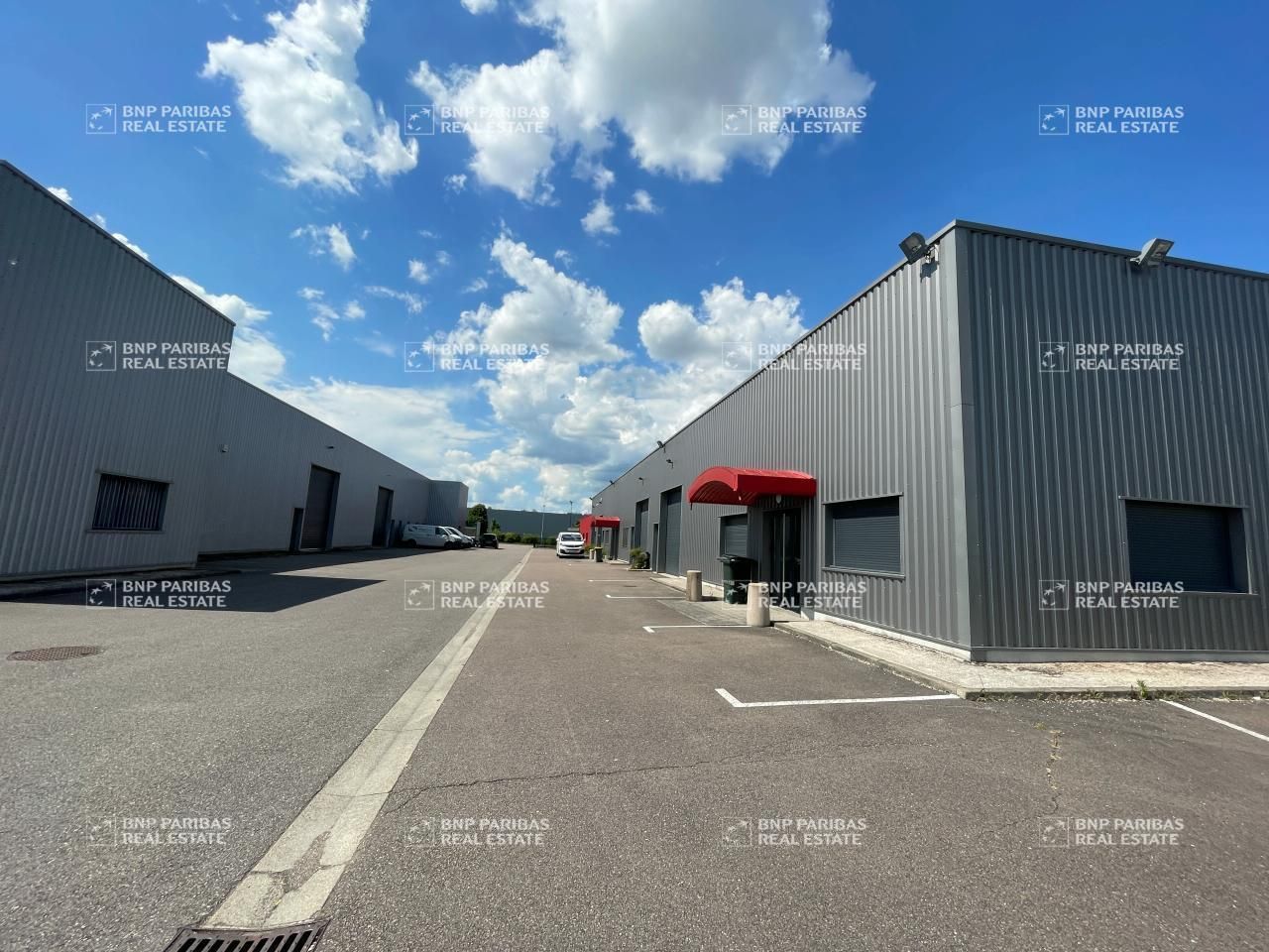 288 m² pour ce activité en location à Levernois