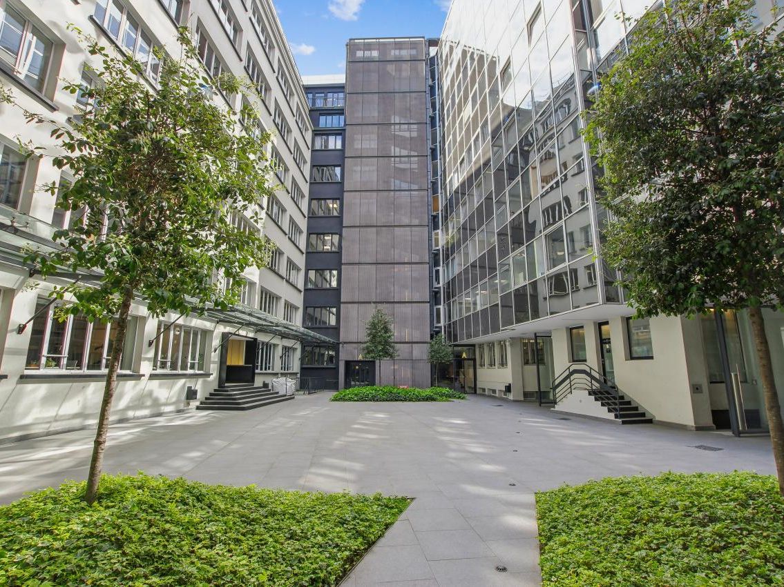 702 m² pour ce bureaux en location à Paris