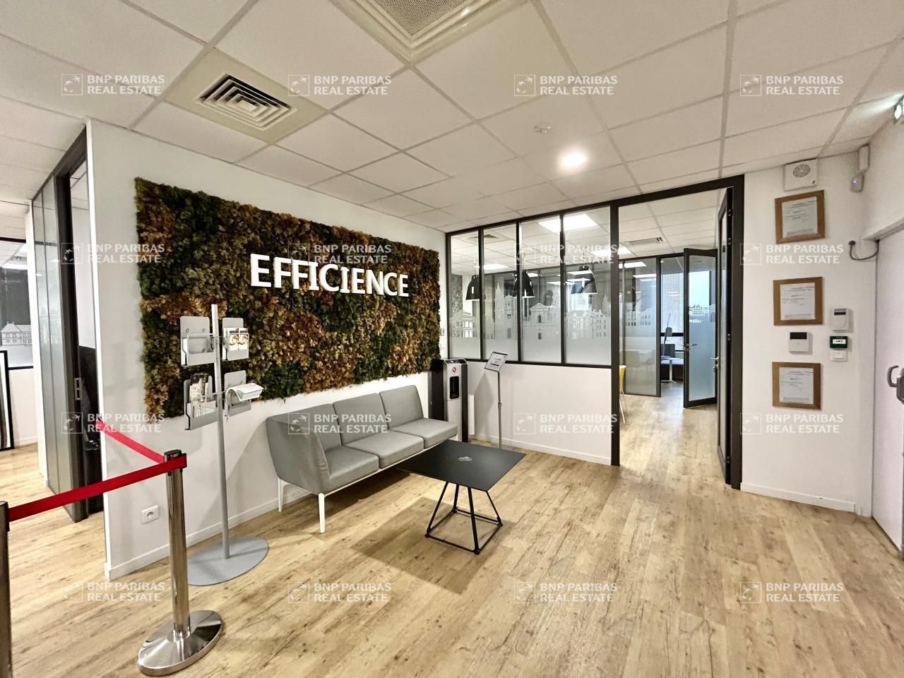 717 m² pour ce bureaux en location à Saint jacques de la lande