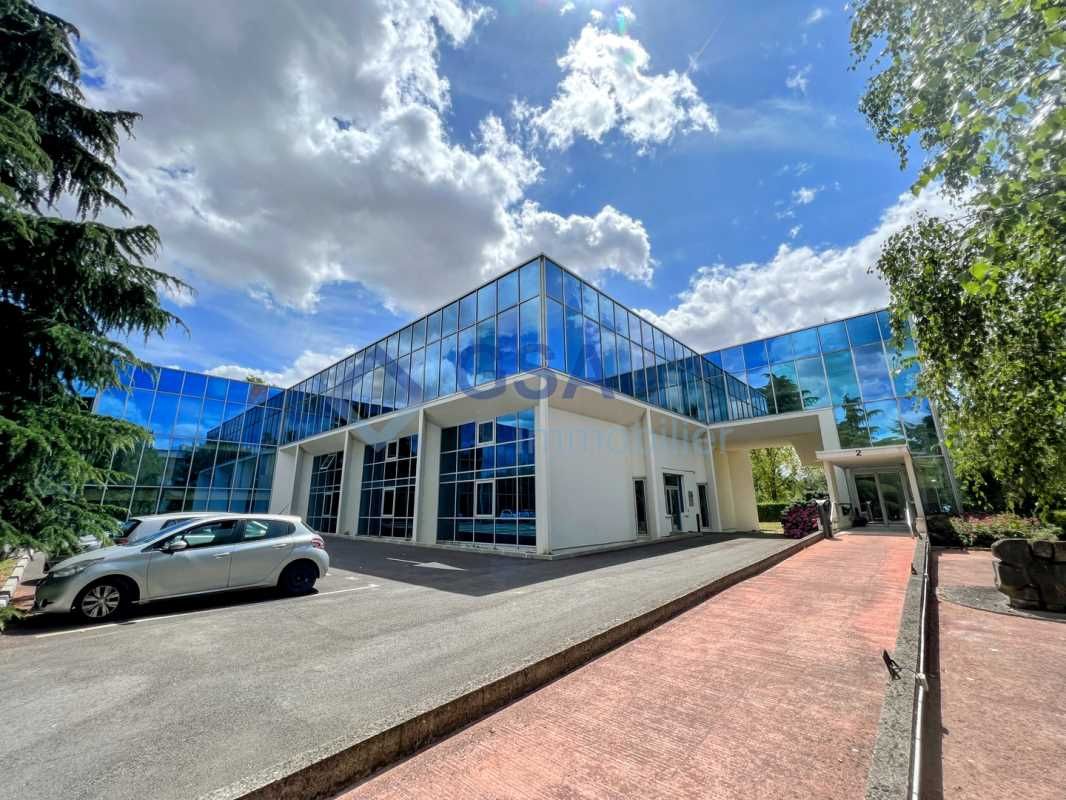 Découvrez cette opportunité de location de bureau