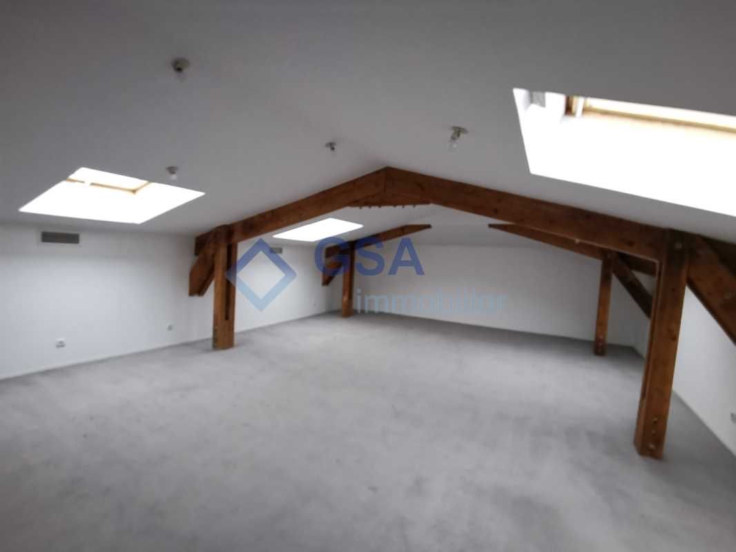 À louer à proximité immédiate de la gare RER de M