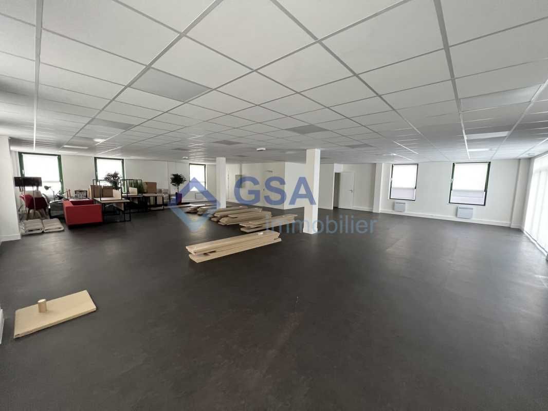 VIRY CHATILLON, à proximité immédiate de la gare 