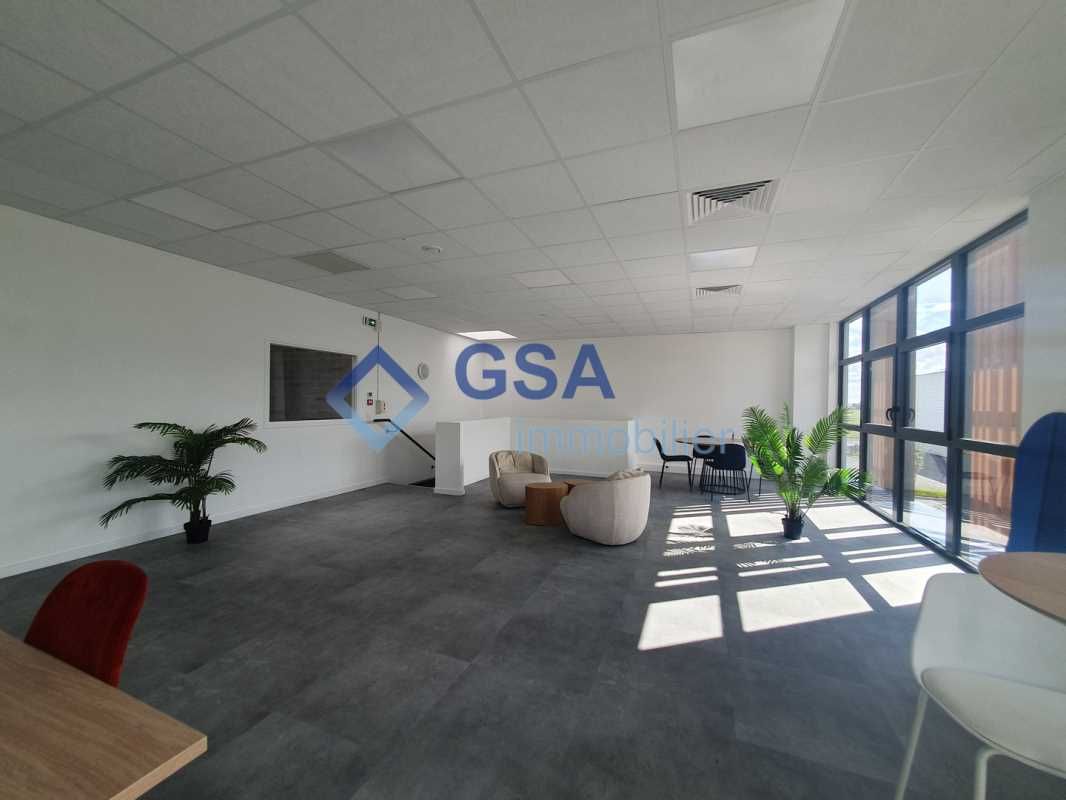 Au sein de la zone d'activités et à proximité des