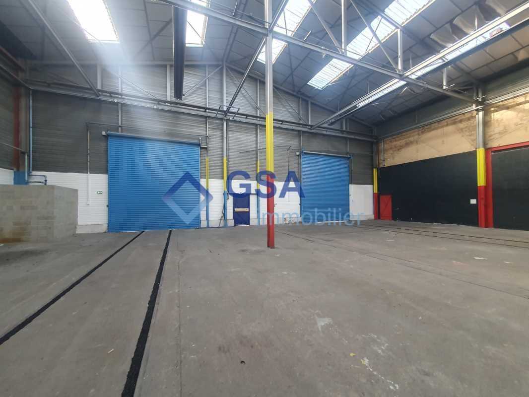 Situé au sein de la ZA de l'Apport Paris à Corbei