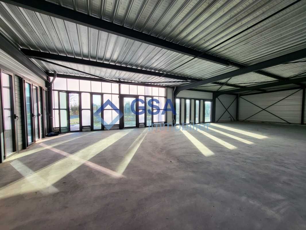 A proximité de l'autoroute A6 au Coudray Montceau