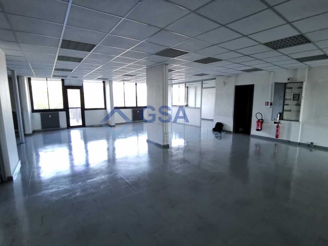 MELUN, GSA IMMOBILIER propose à la vente un local