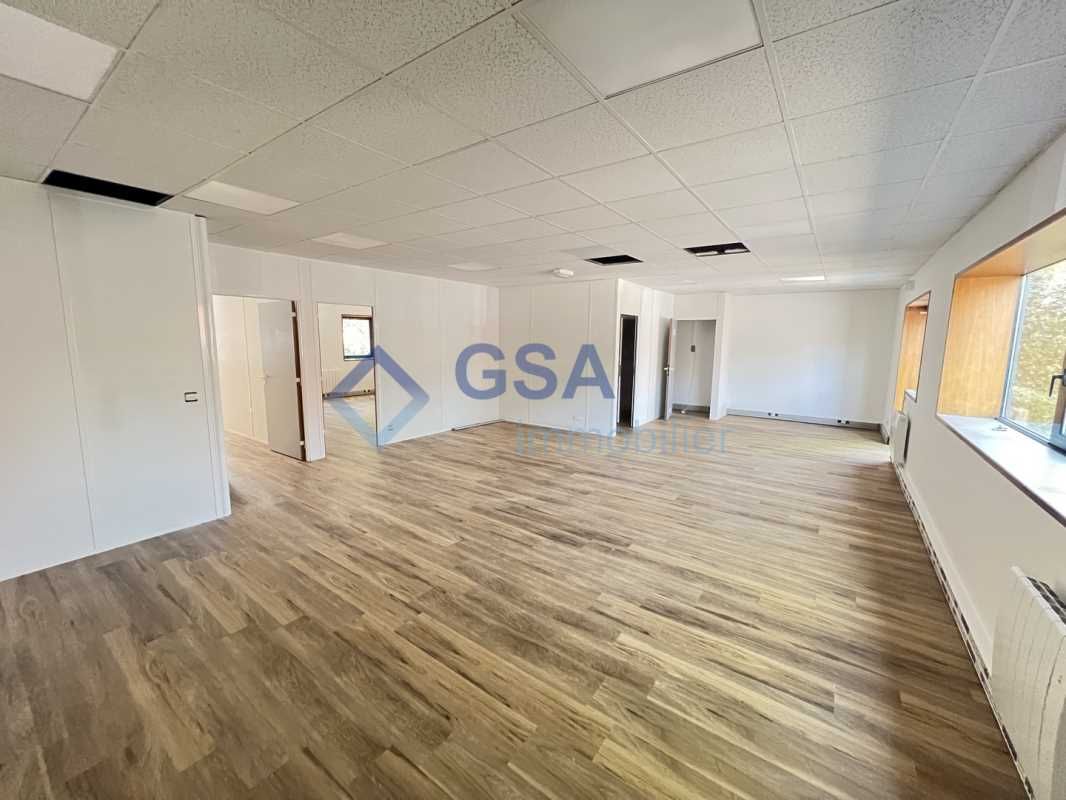 Secteur SENART, à louer un local à usage de burea