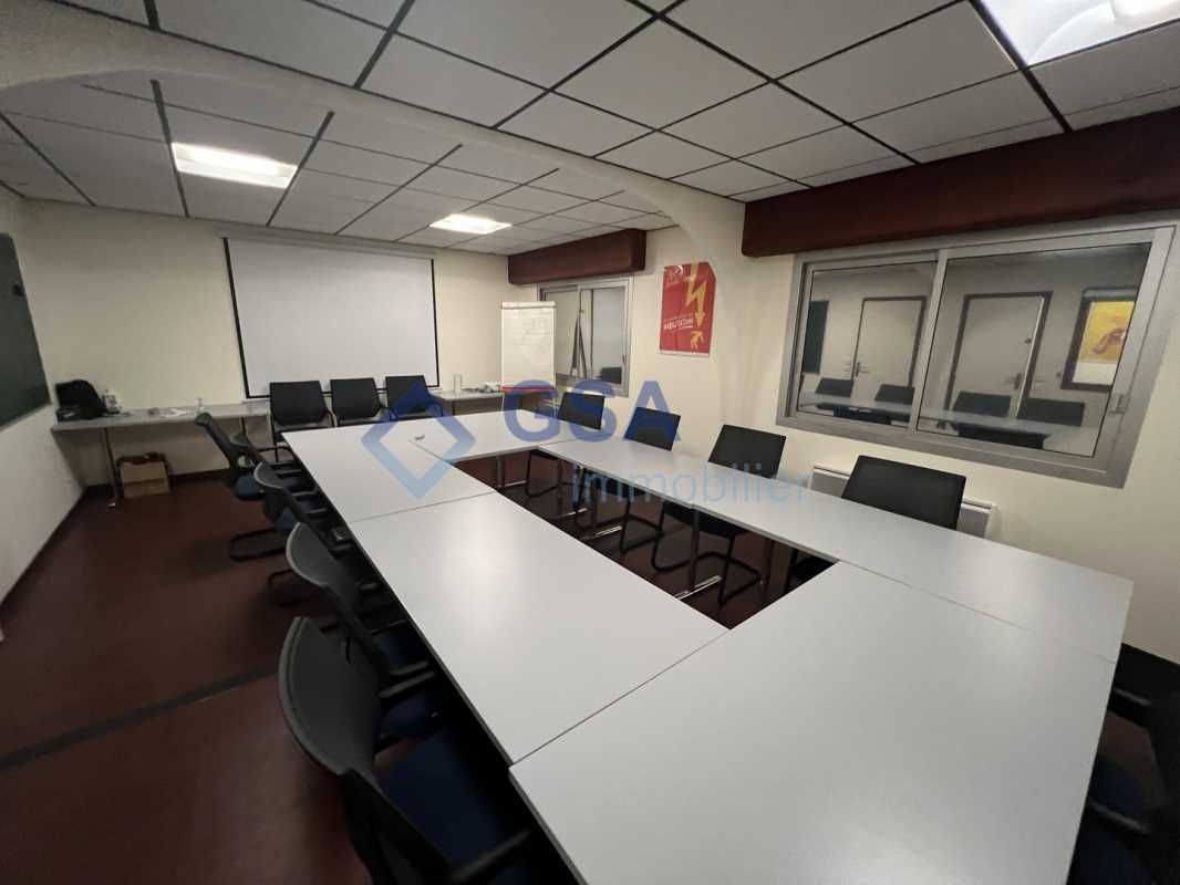 Bureaux en bon état à vendre à Evry-Courcouronnes