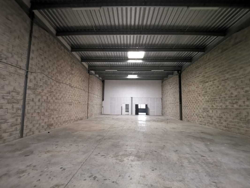 LISSES, à proximité de l'autoroute A6, nous vous 