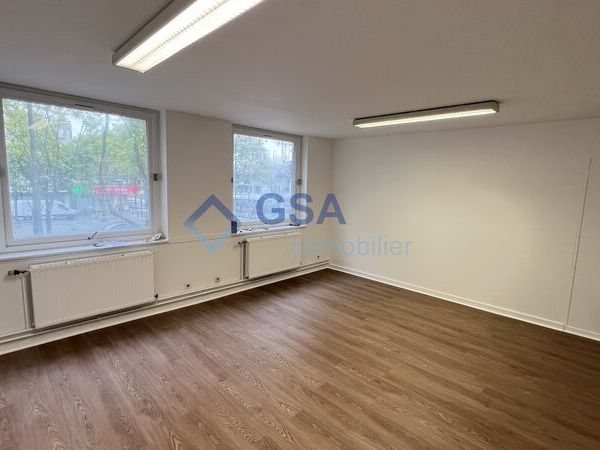 EVRY-COURCOURONNES (91), idéalement situé proche 