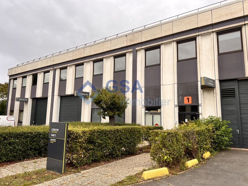 A LOUER sur la commune de LISSES, plusieurs surfa