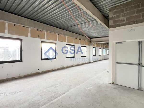 A LOUER sur la commune de LISSES, plusieurs surfa