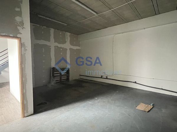 BONDOUFLE, dans le Parc d'Activités des Bordes, à