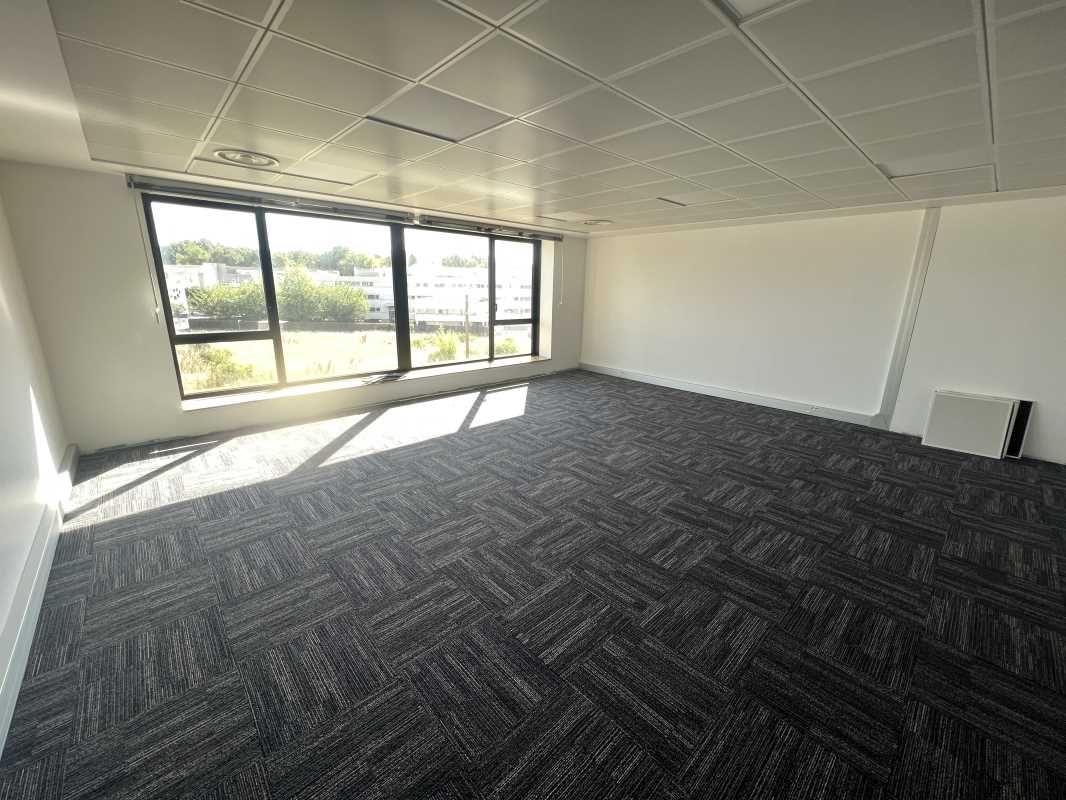 A proximité de la gare d'EVRY COURCOURONNES,  GSA