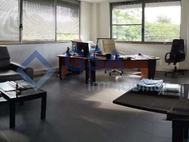 Au pied de la Francilienne entre Sénart et Évry,