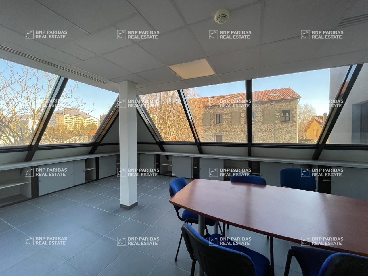 1134 m² pour ce bureaux en location à Sassenage