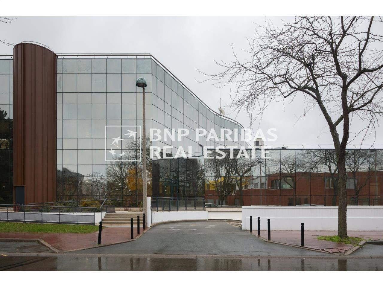 4631.4 m² pour ce bureaux en location à Guyancourt