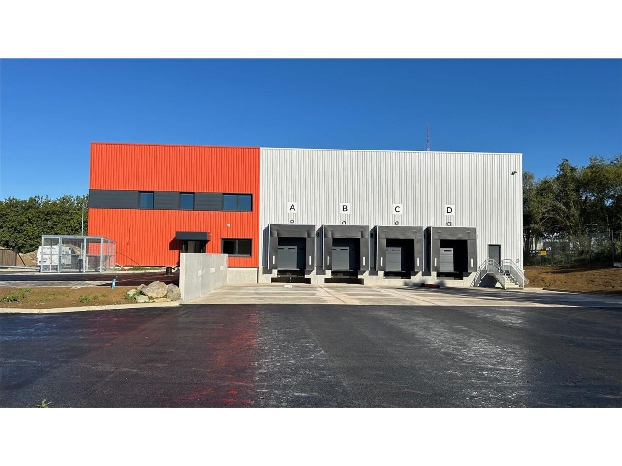 Ensemble immobilier composé de 3 bâtiments d'une 