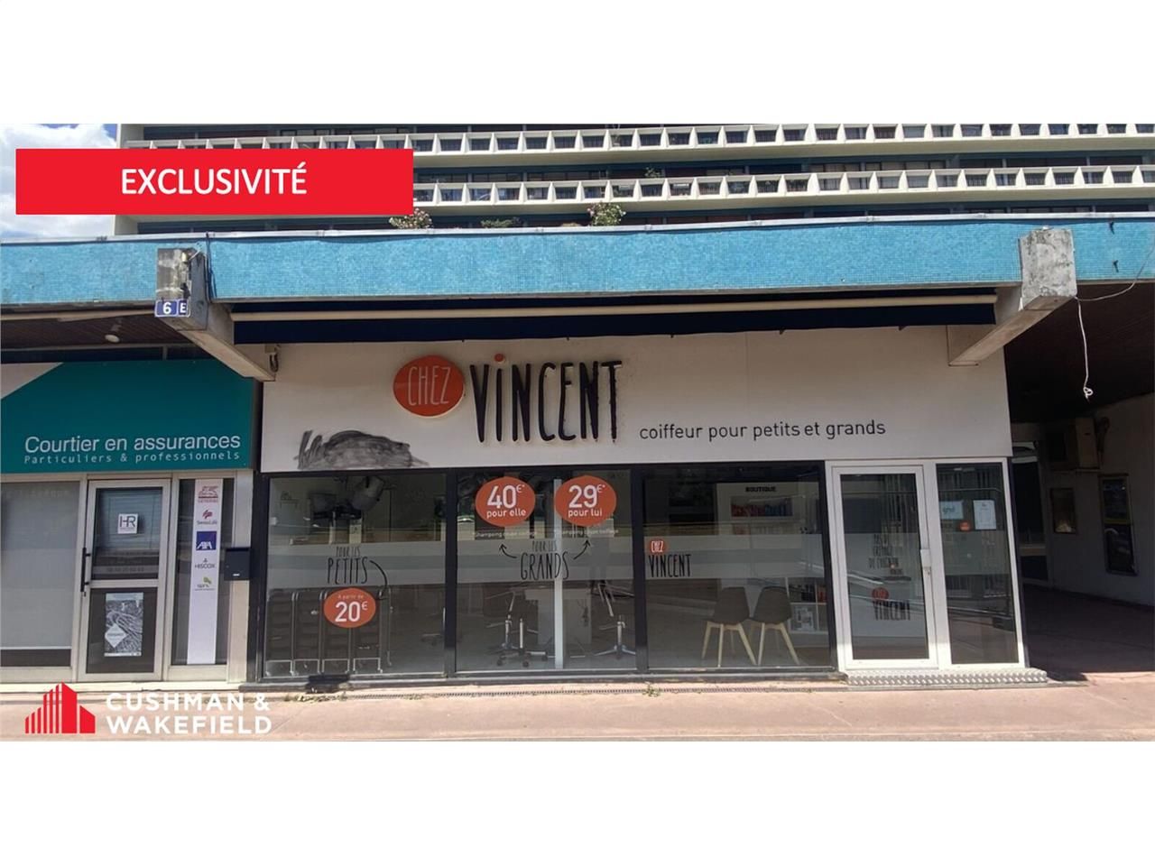 Local commercial pied d'immeuble de 60 m² avec vi