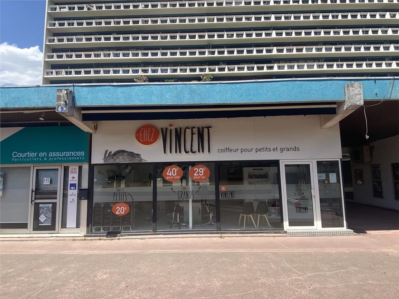 Local commercial pied d'immeuble de 60 m² avec vi