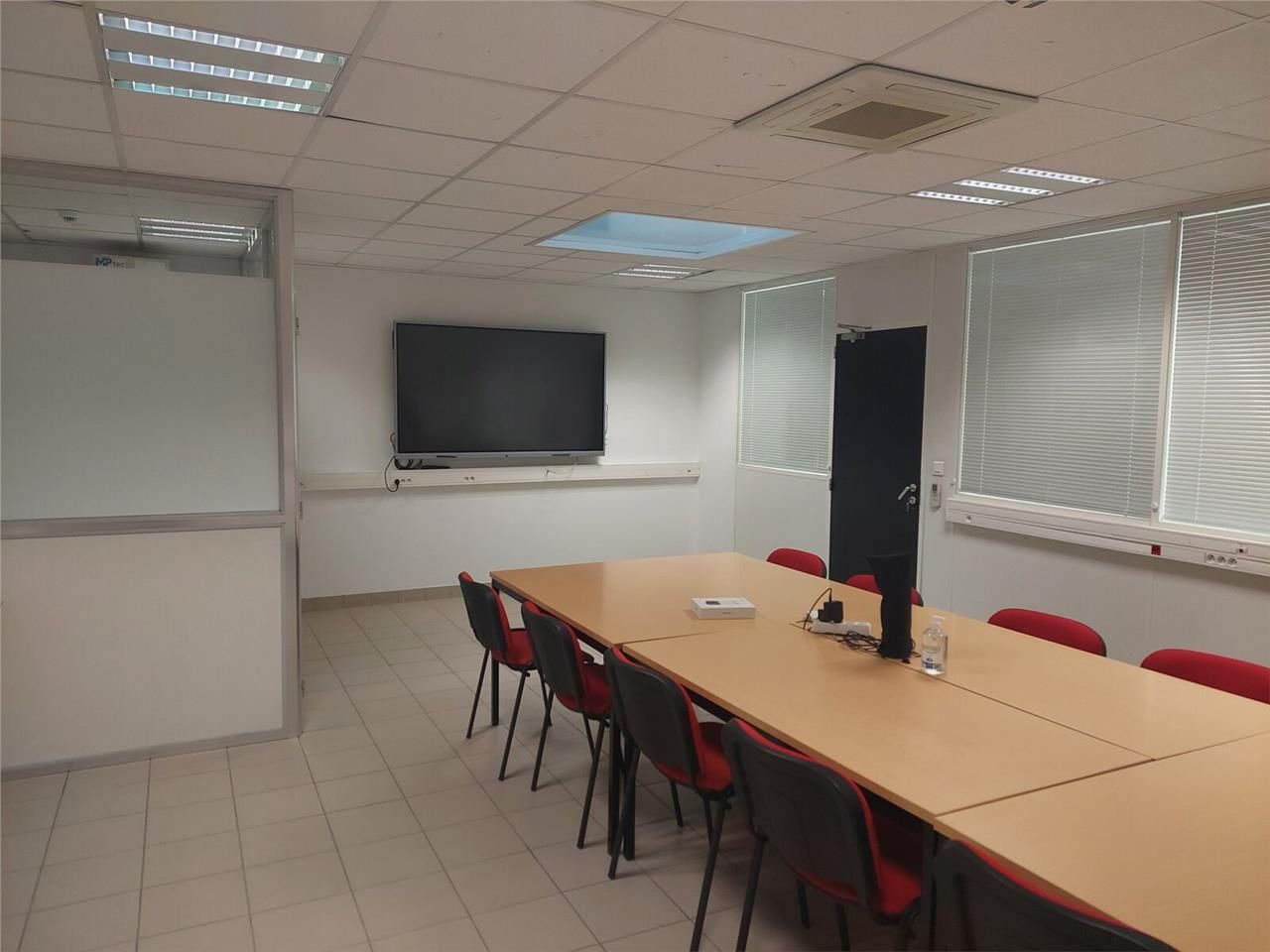 Entrepôt 3 000 m² sur un foncier de 12 369 m² Sit