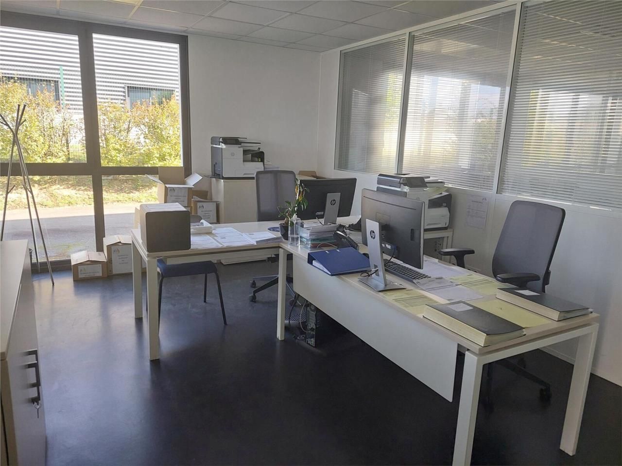 Local Activité : Bâtiment A : 1 750 m² Bureaux : 