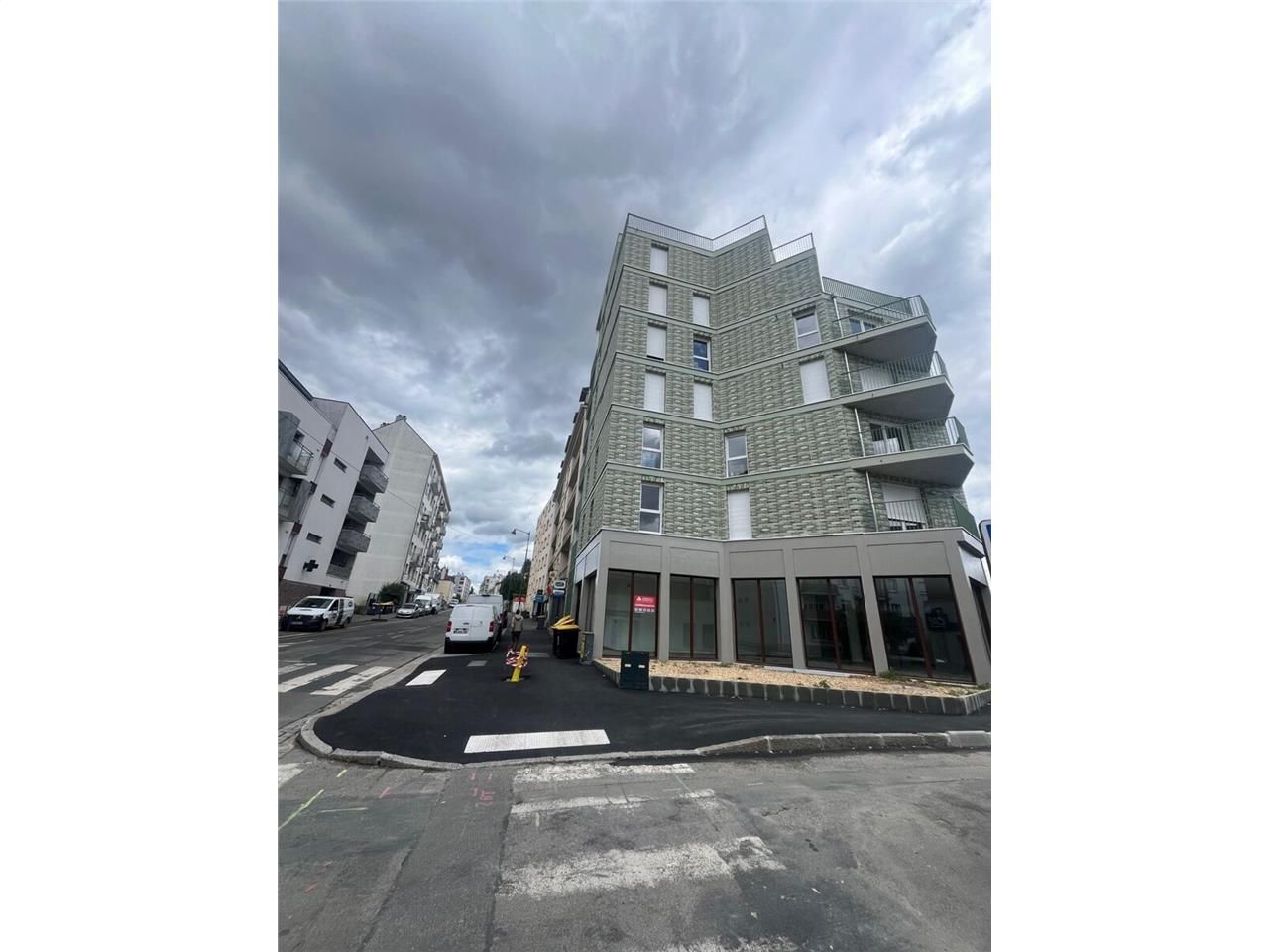 Local Commercial neuf pied d'immeuble Livré aména