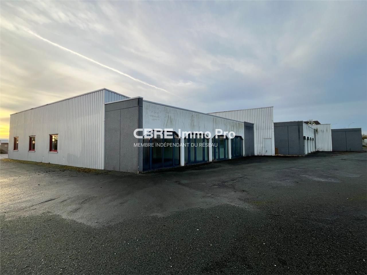 A LOUER - bâtiment d'activité spacieux de 2 810 m