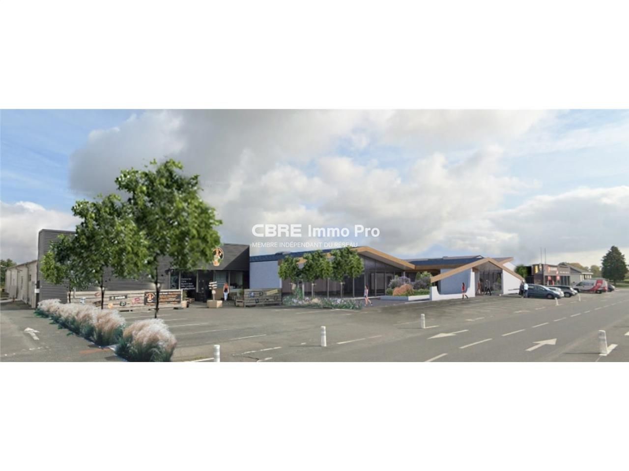 MAULEON, juste en face le SUPER U et à côté d'une