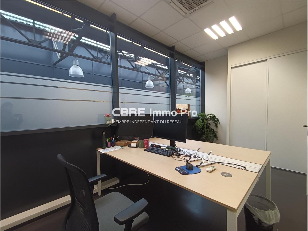 SAINT-BENOIT, à louer beau plateau de Bureaux d'u