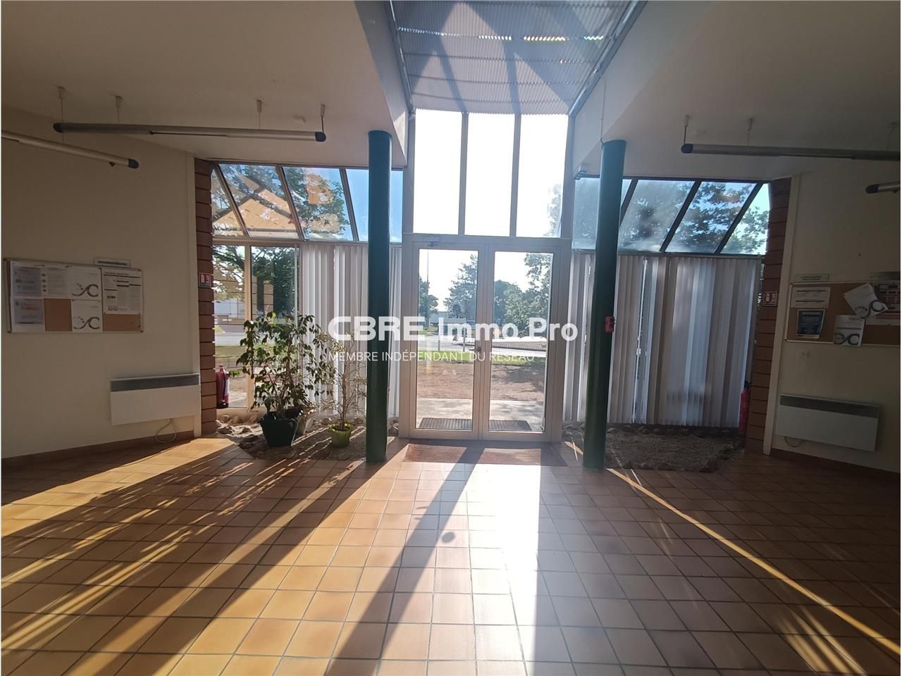 POITIERS, au coeur de la zone de la République, à