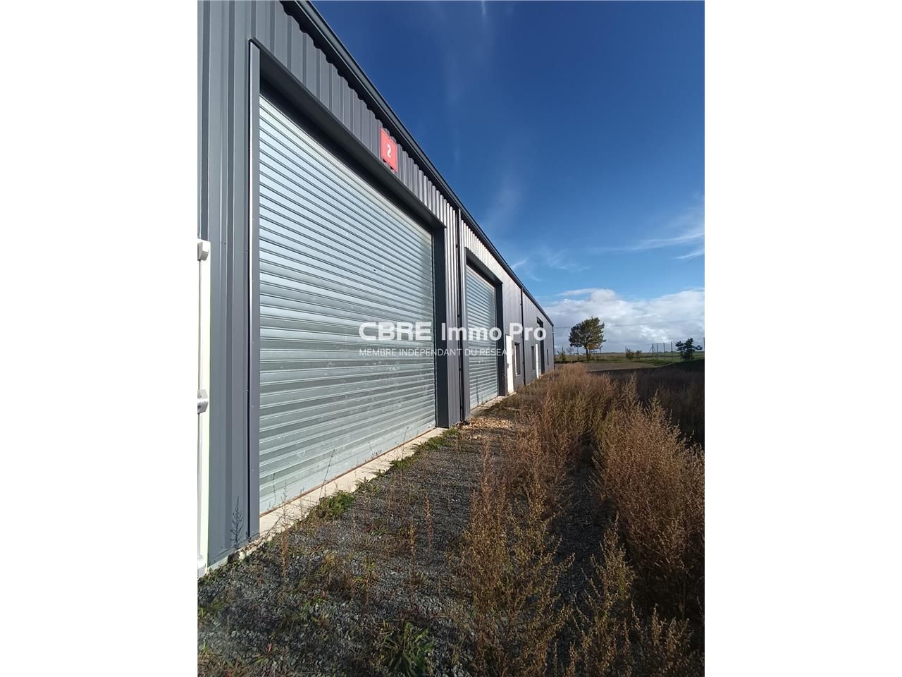 A VENDRE,  local d'activité de 800 m² divisé en 6