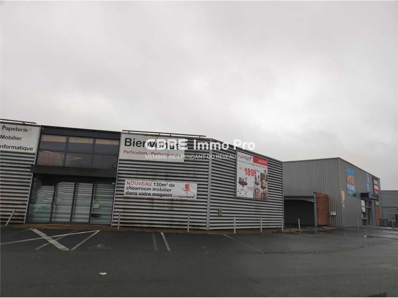 A LOUER - Local commercial à louer dans la zone d