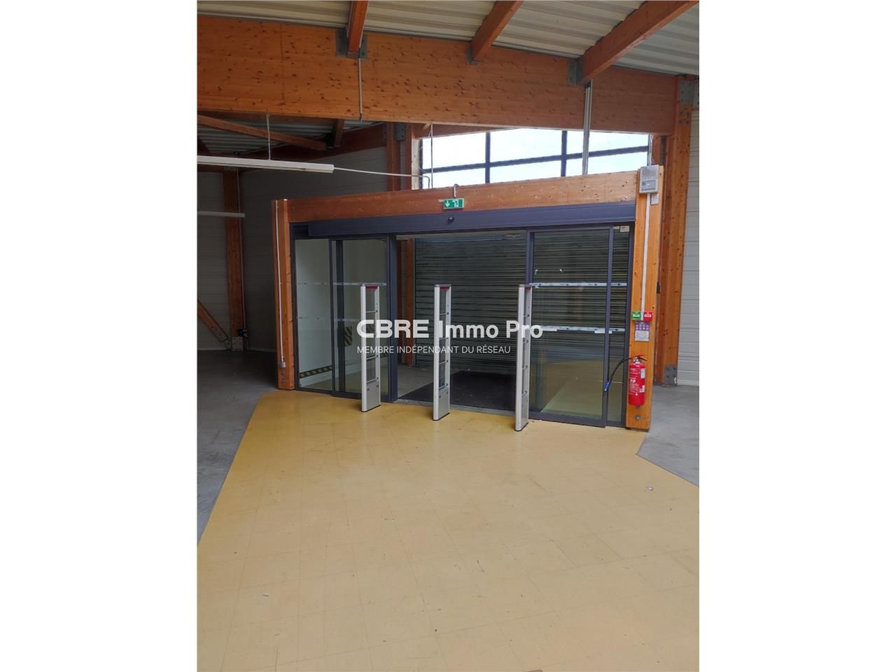 A LOUER - Local commercial à louer dans la zone d