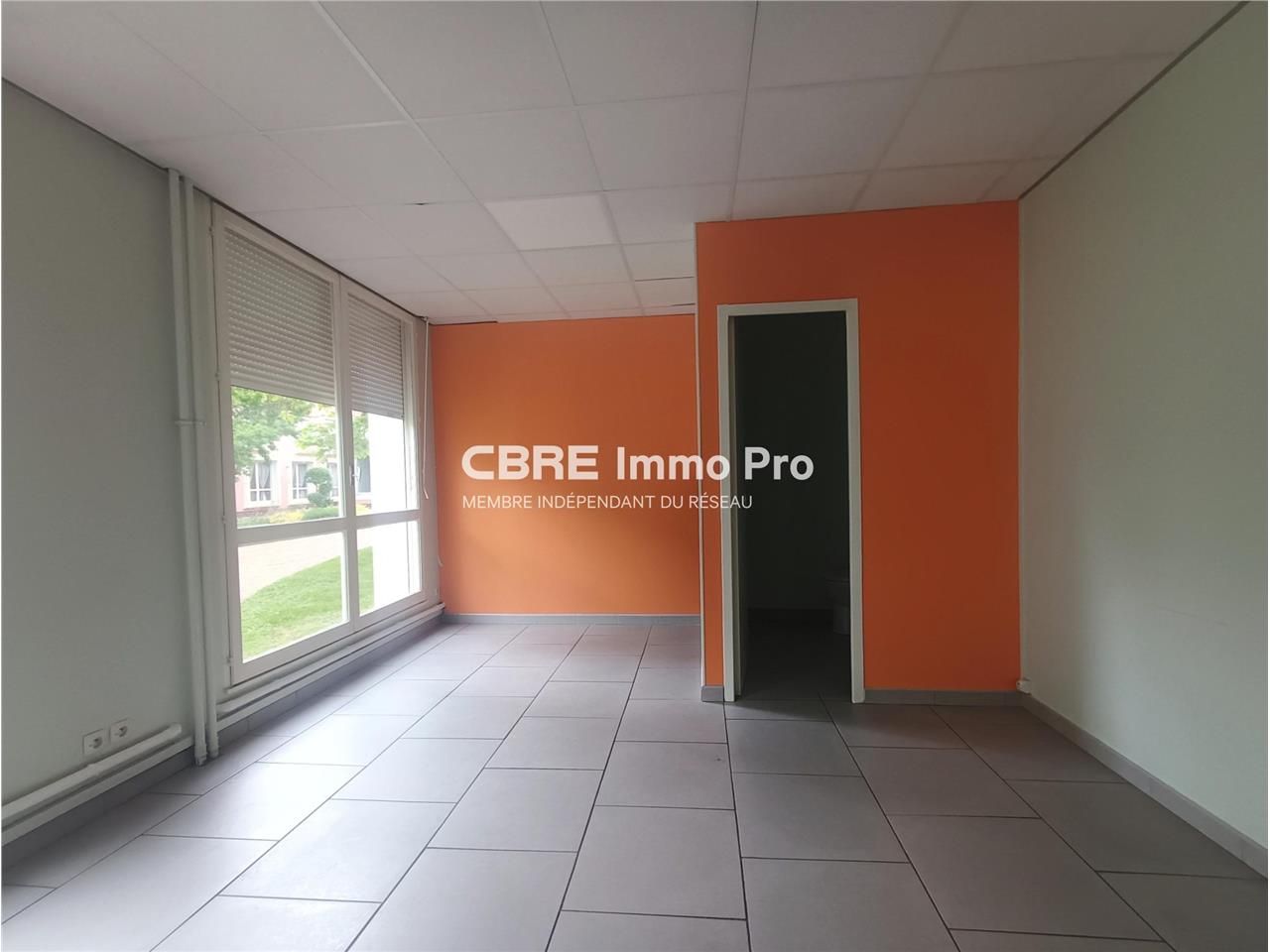 A VENDRE -  bureaux de 68 m² situé à Poitiers, bé