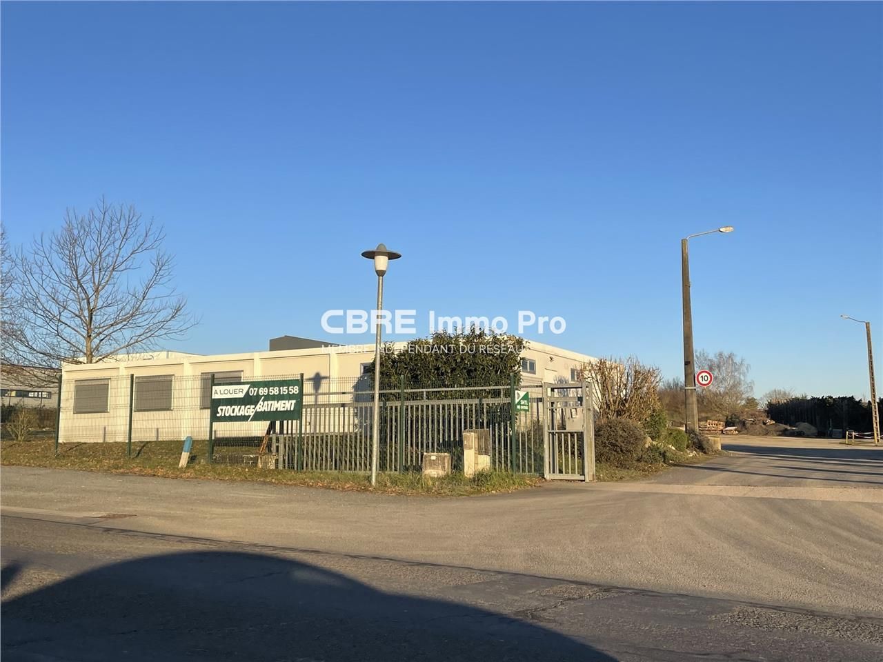 SPECIAL INVESTISSEUR - Locaux d'activité à Smarve