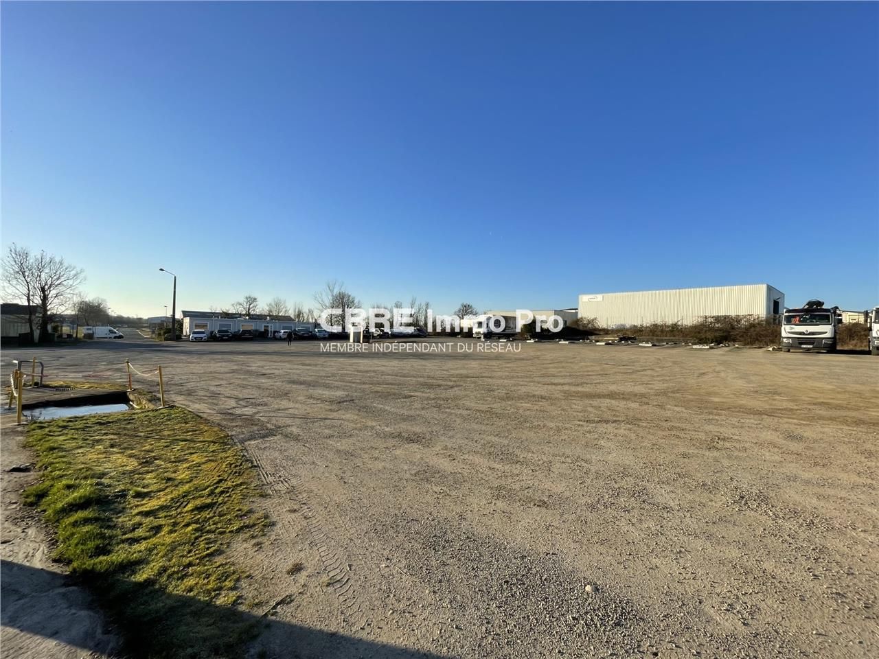 SPECIAL INVESTISSEUR - Locaux d'activité à Smarve